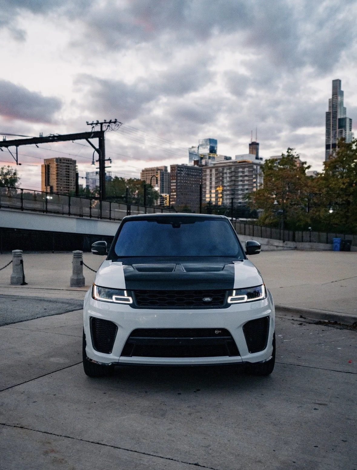 Range Rover SVR photo 2 - BExotic Chicago, IL