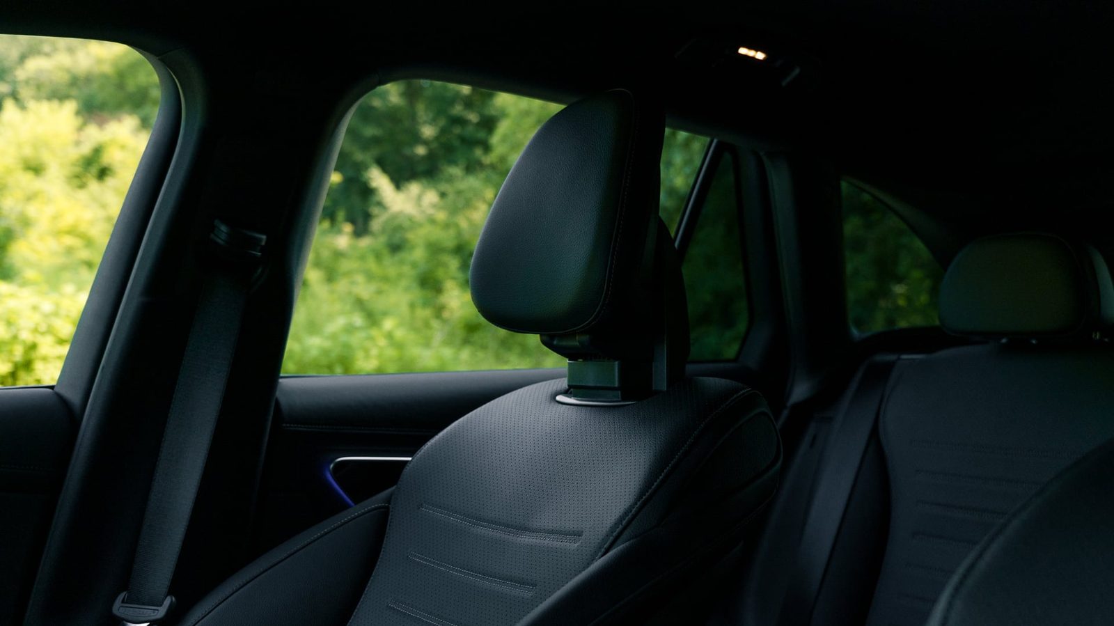 Mercedes-Benz GLC 300 photo 6 - BExotic Chicago, IL