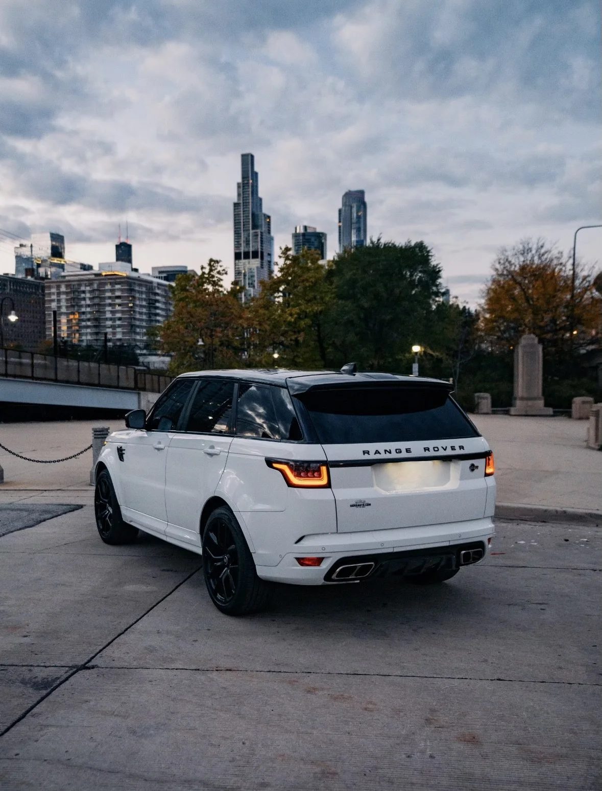 Range Rover SVR photo 3 - BExotic Chicago, IL