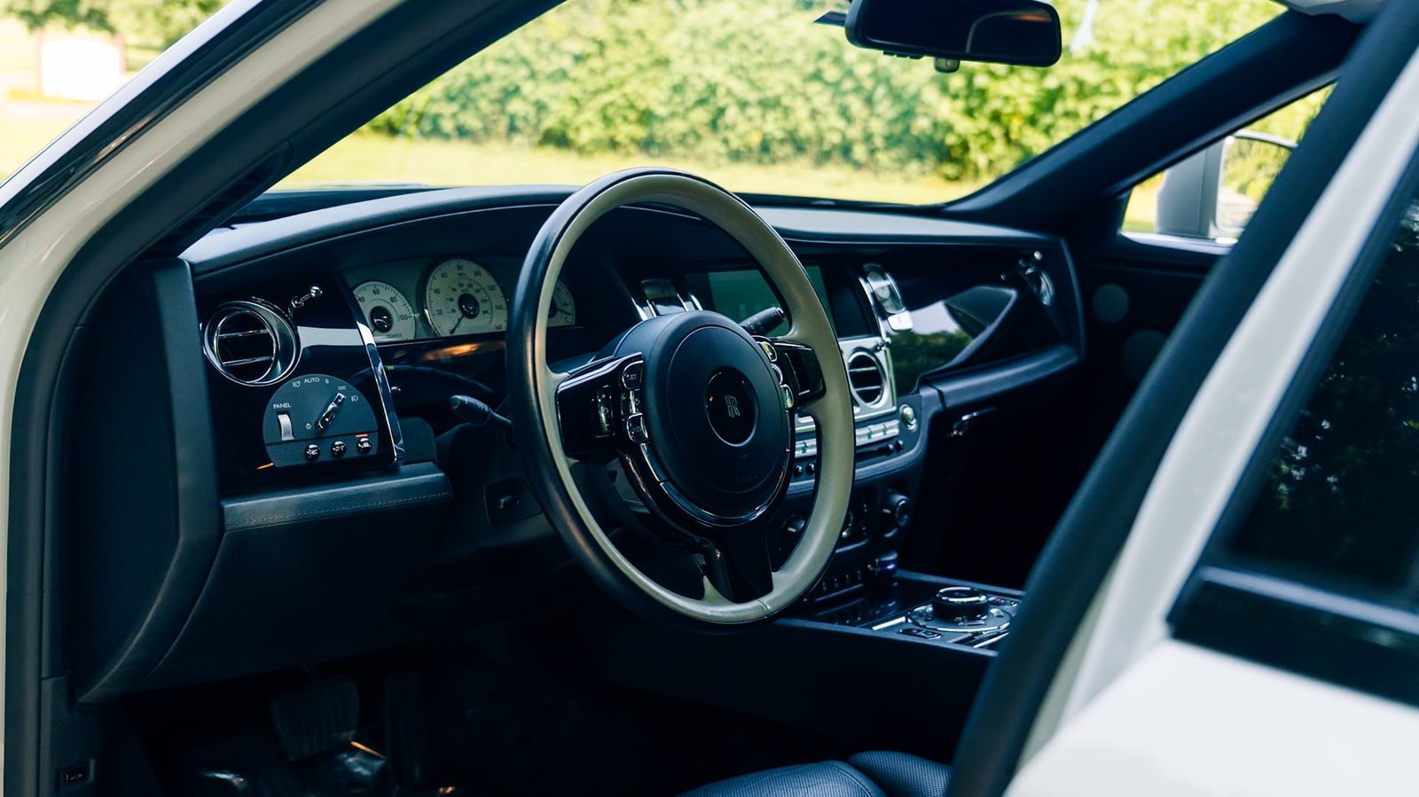 Rolls-Royce Ghost photo 6 - BExotic Chicago, IL