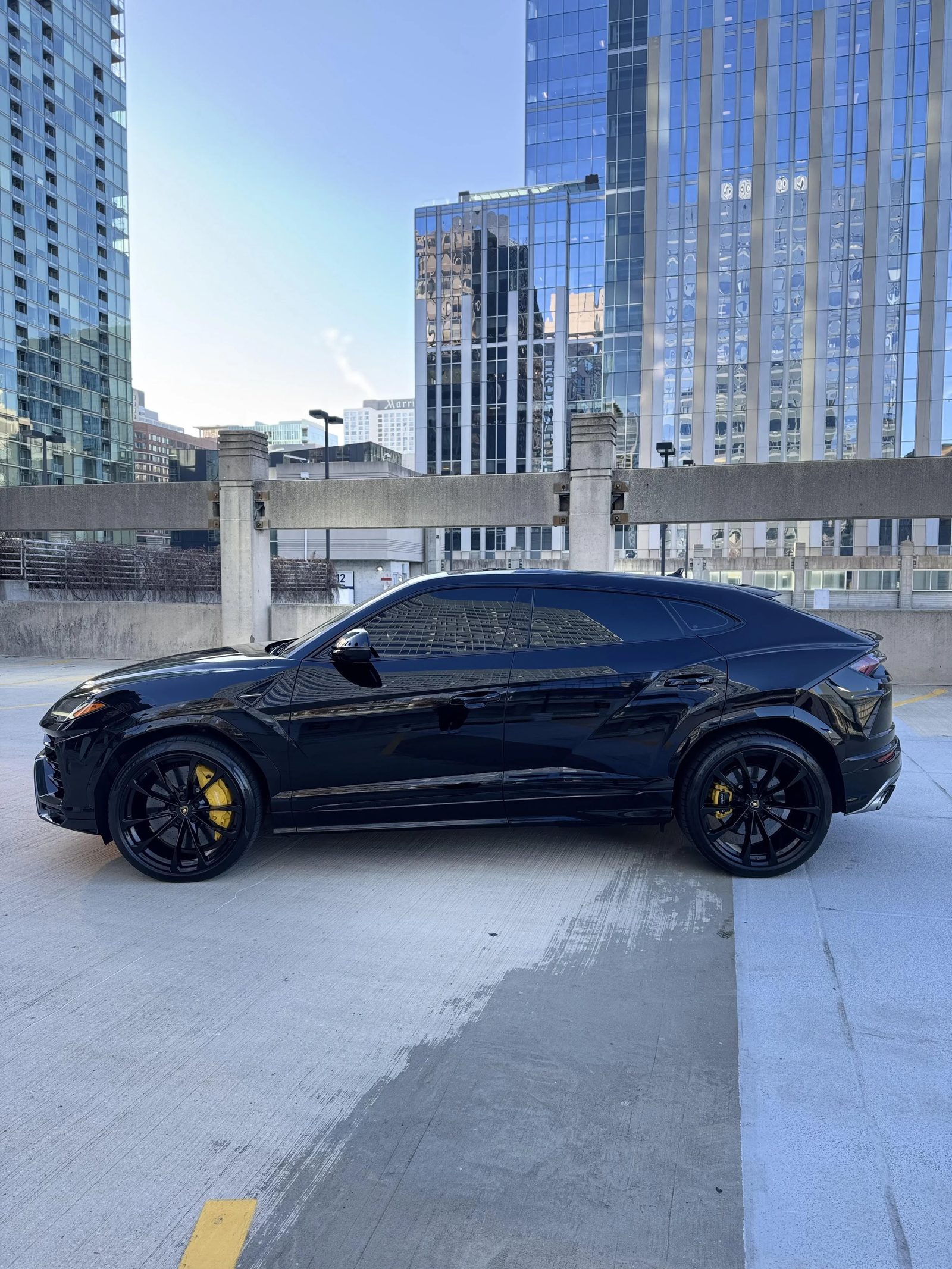 Lamborghini Urus - Gloss Black photo 2 - BExotic Chicago, IL