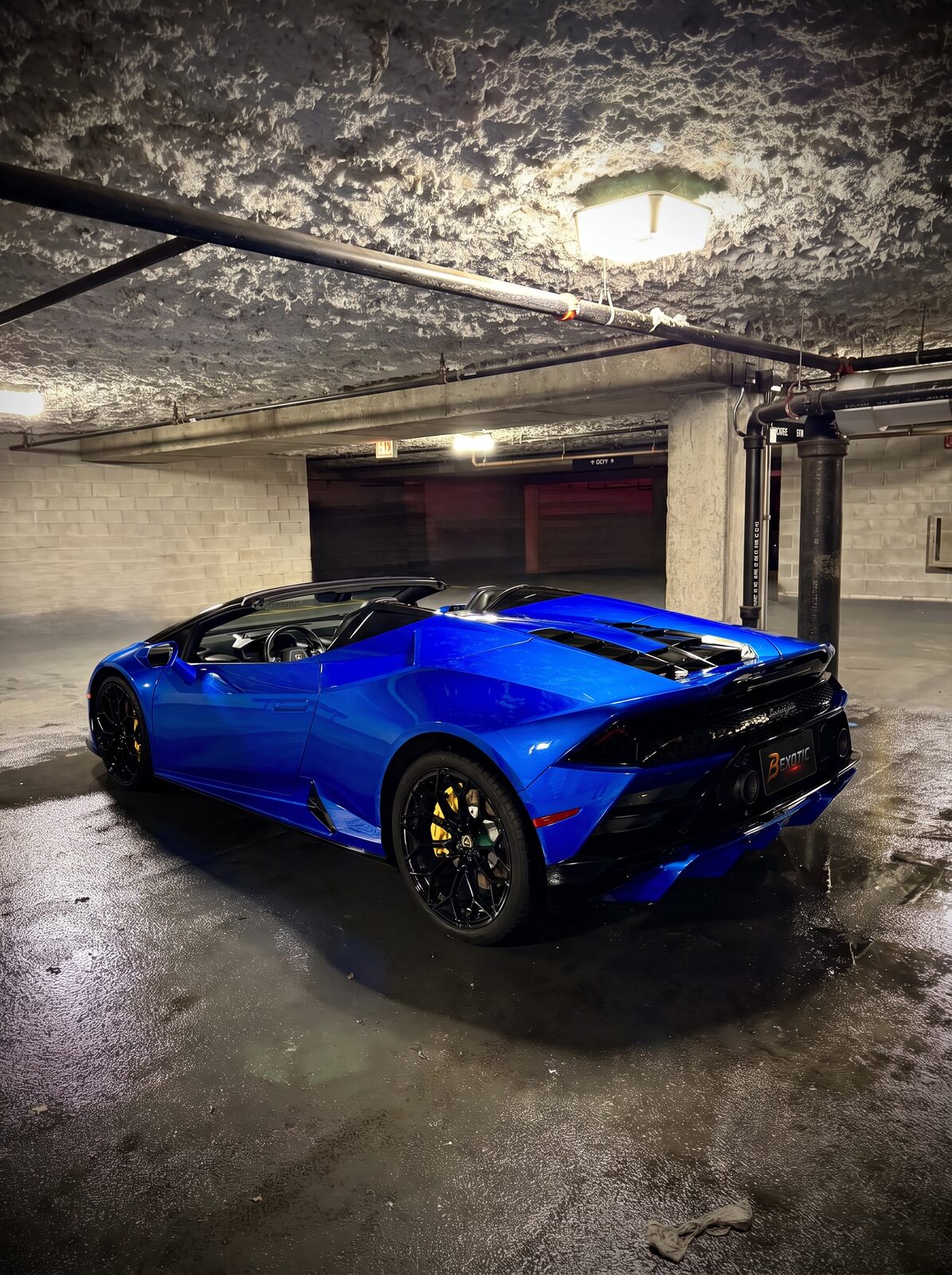 Lamborghini Huracan Evo Spyder photo 3 - BExotic Chicago, IL