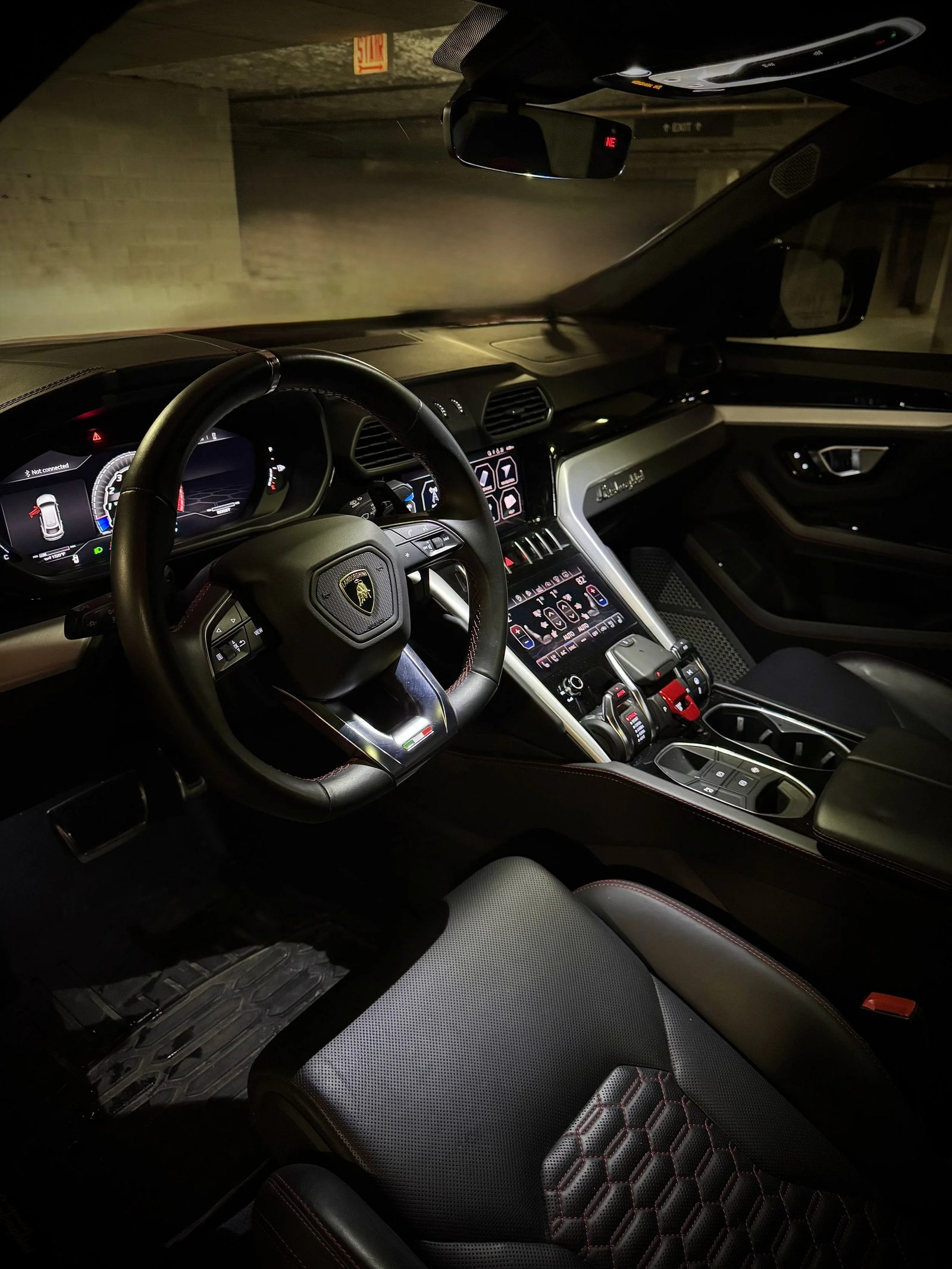 Lamborghini Urus - Red photo 4 - BExotic Chicago, IL