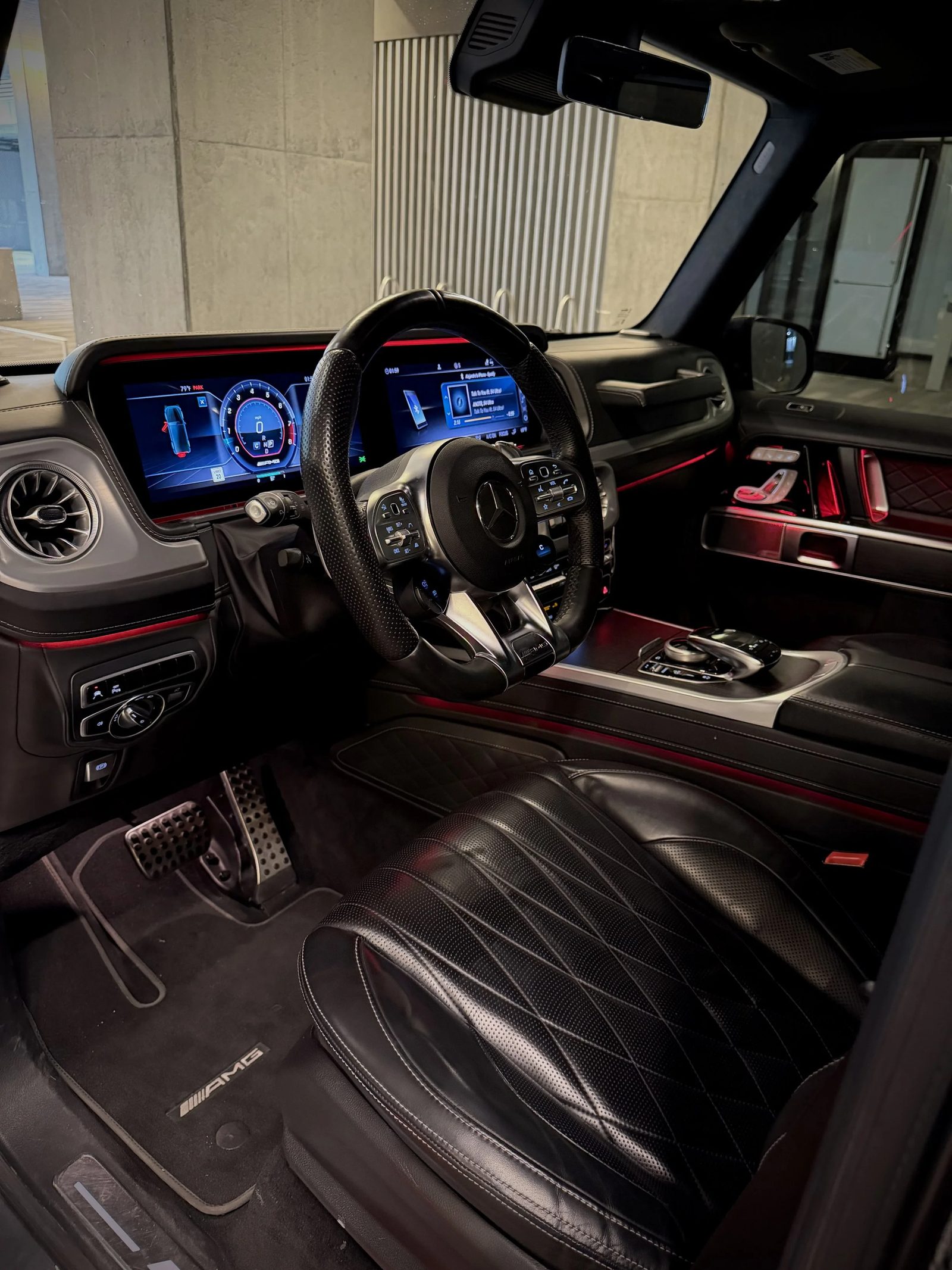 Mercedes-Benz G63 - Graphite Gray photo 4 - BExotic Chicago, IL