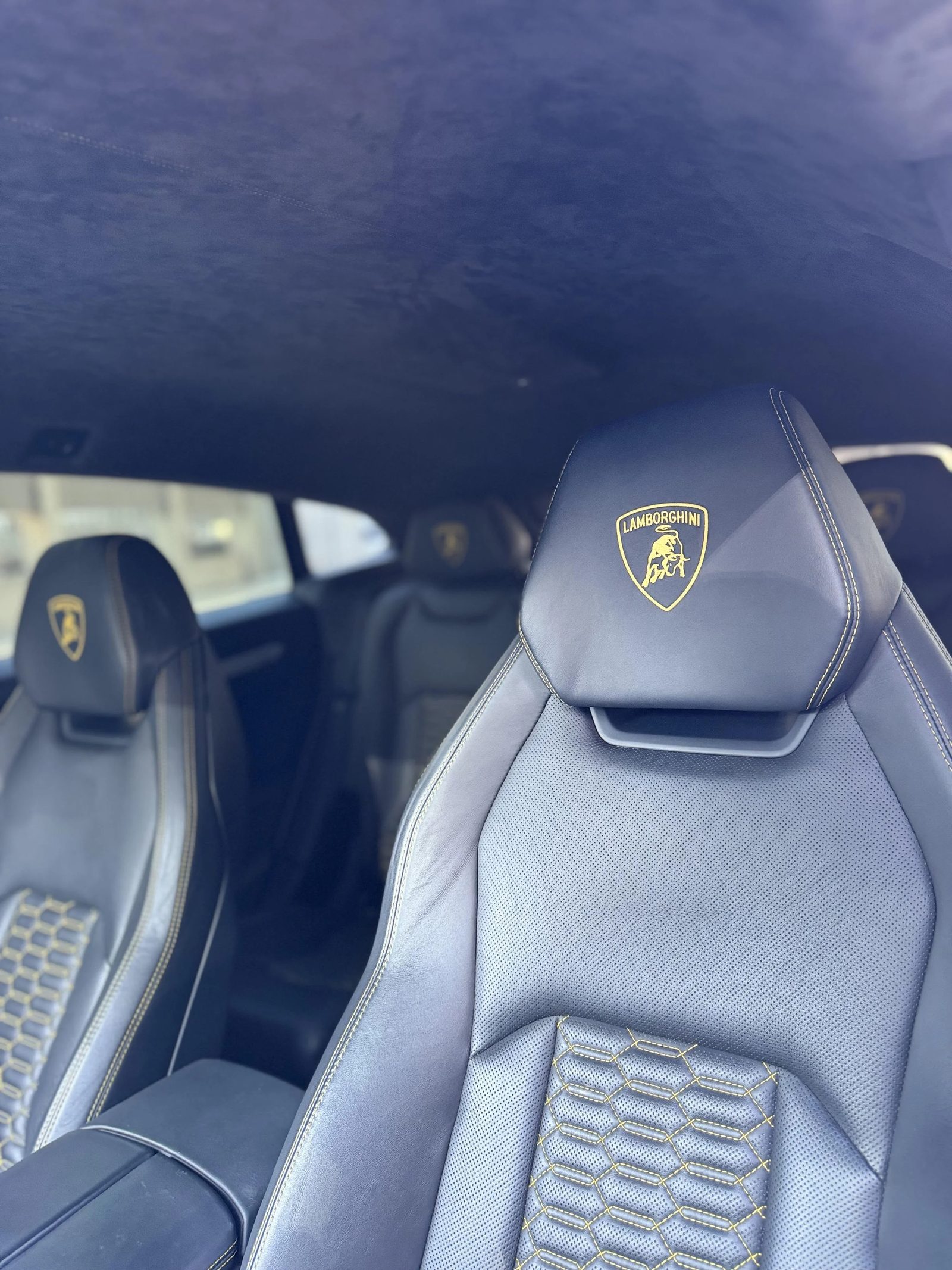 Lamborghini Urus - Gloss Black photo 4 - BExotic Chicago, IL