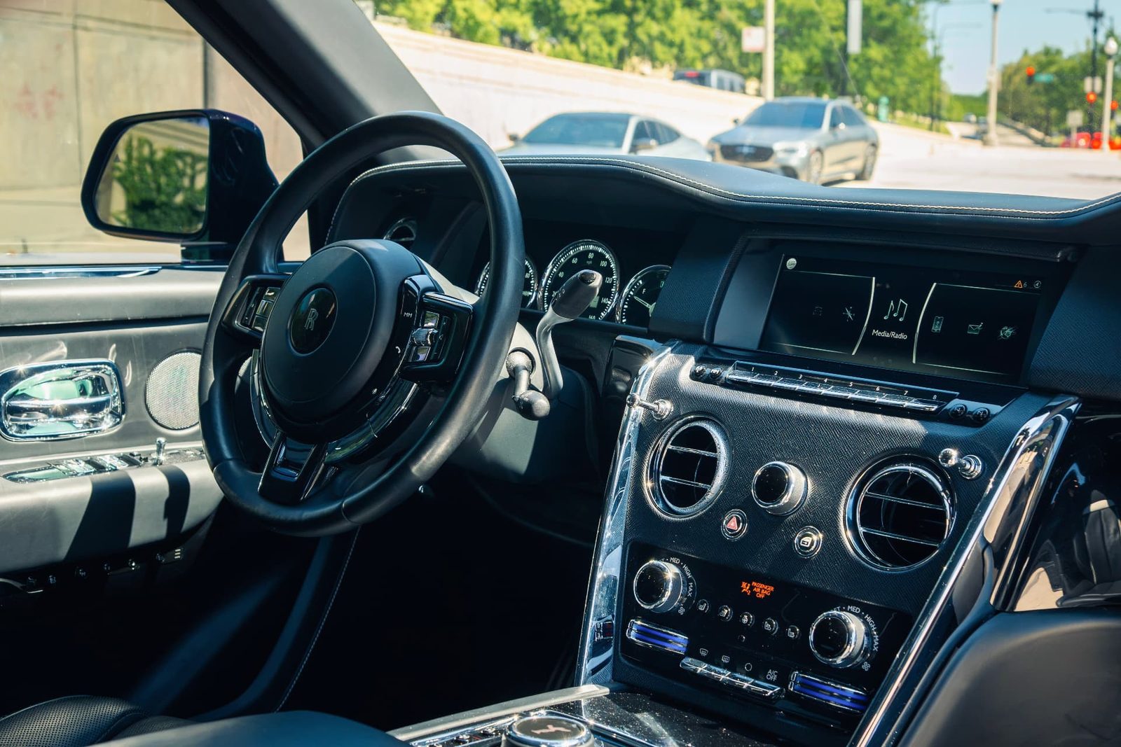 Rolls-Royce Cullinan Black Badge photo 4 - BExotic Chicago, IL