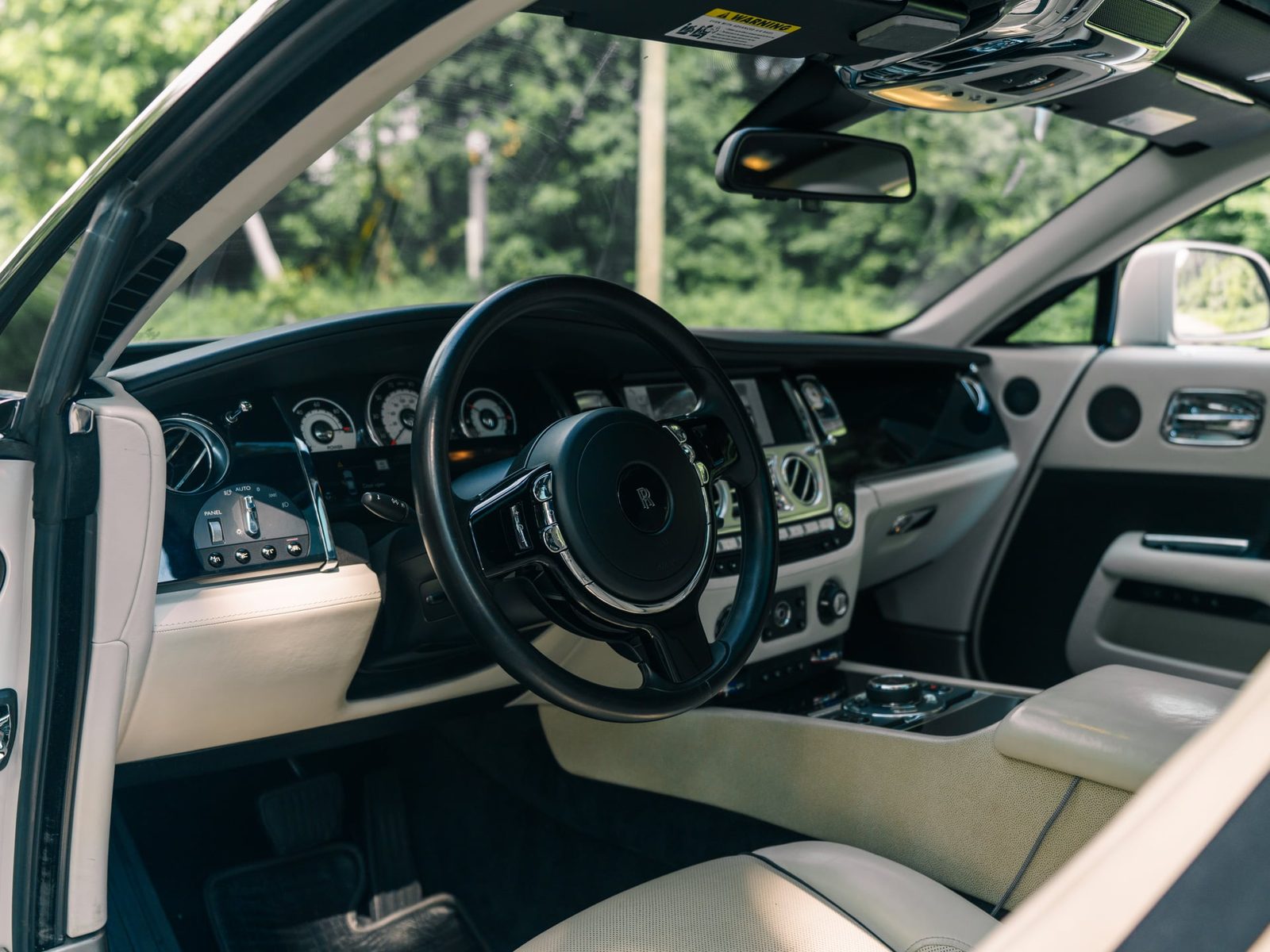 Rolls-Royce Wraith photo 6 - BExotic Chicago, IL